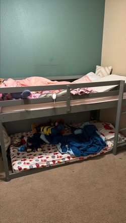 Bunk bed with two mattresses