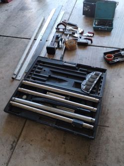 Carpet power stretcher along with hand tools
