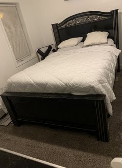 Queen Bedroom And Dresser
