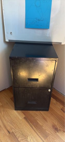 Filing Cabinet (no key for lock)
