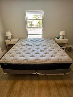 Custom Made King Mattress, Boxsprings & Bedframe......Like new