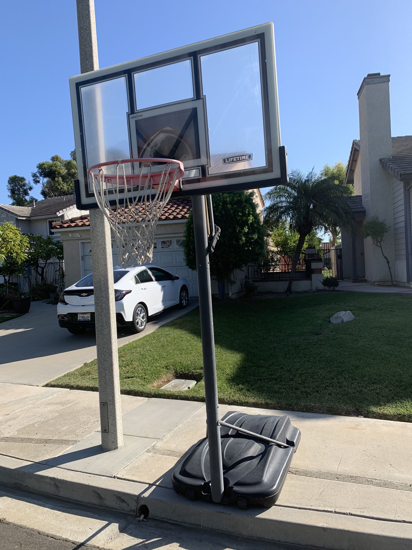 Portable and adjustable height Basketball hoop
