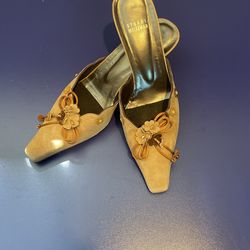 Stuart Weizmann Kitten Heels
