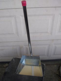 Dust pan wit handle metal