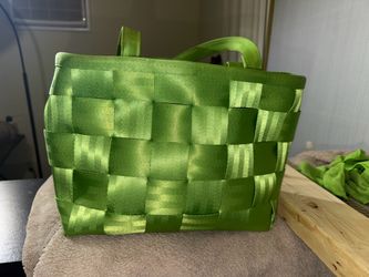 Harvey seatbelt bag lime green