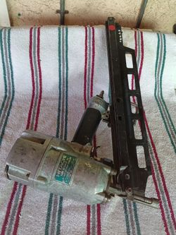 Hitachi framing gun japonesa sin regulador en muy buenas condiciones a toda prueba
