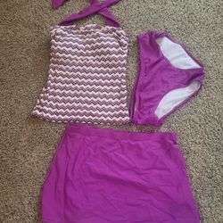 Jr Lg magenta 2 piece swimsuit plus skirt (3 piece set) Lot 47