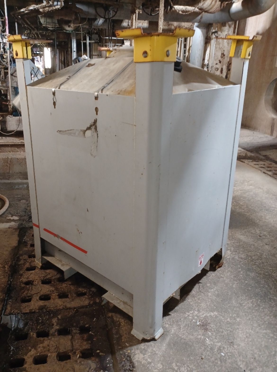 Liquid 300 gallon tank