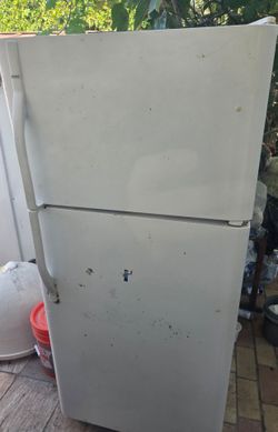 Free fridge. Not working.