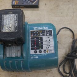 MAKITA DC28RAC CHARGER W BL1830B BATTERY PRE OWNED 888487-1