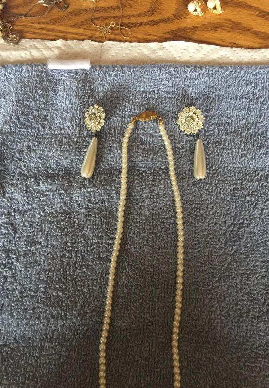 Pearl necklace earring set