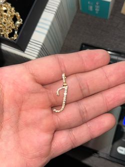 14 k natural diamond pendant