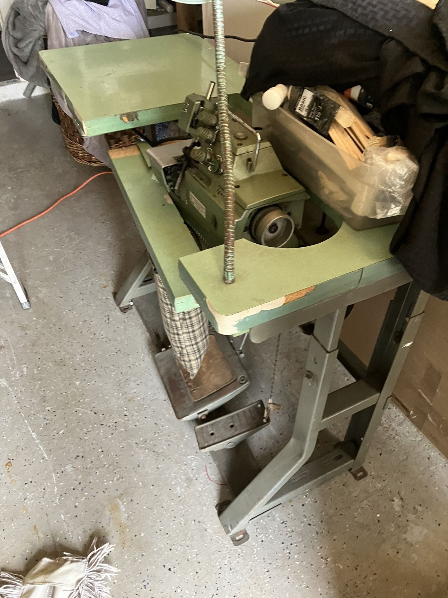 Sewing Machine Works Perfect Work On The Table