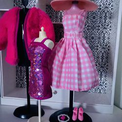 Barbie Clothes , accessories and shoes (no mannequins)