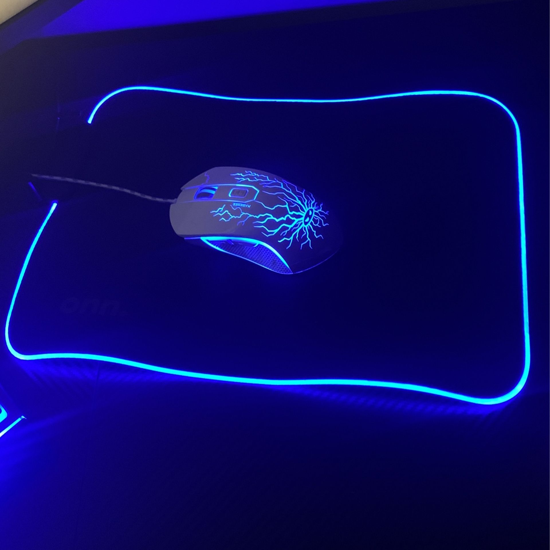 30 Inch Lg Monitor ,keyboard,mouse,mouse Pad