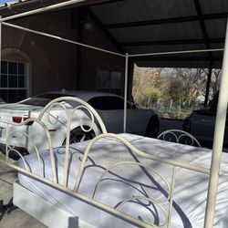 King canopy bed frame $100 good condition . Mattress included if you want it . Does have stains . Pick up only Fort Worth 28 and Jacksboro hwy 76114