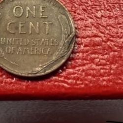 1945 Lincoln wheat cent mint error major lamination error nice mint error even looks like it effects the wheat design!!~(IVID#1466//OFRUP)
