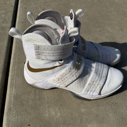NIKE LEBRON ZOOM SOLDIER 10 **MEN SIZE 12**