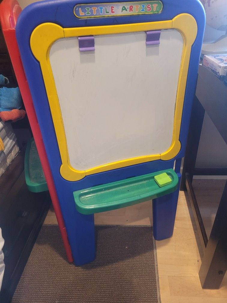 Kid Art Stand w/ Chalkboard and Whiteboard