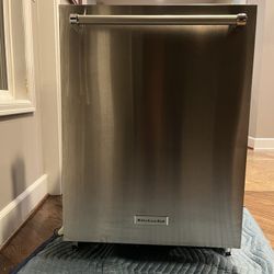 Kitchen aid dishwasher Available 