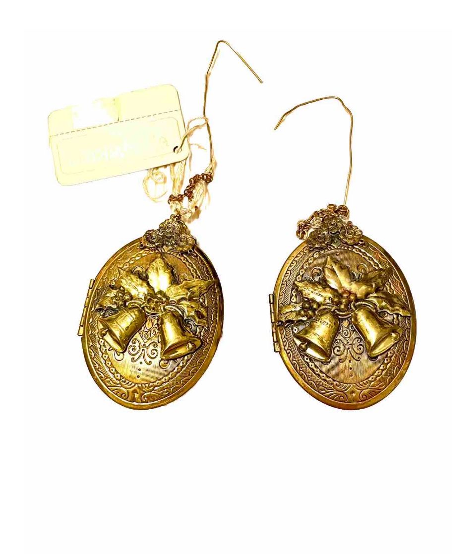 2 Victoriana Locket Ornaments