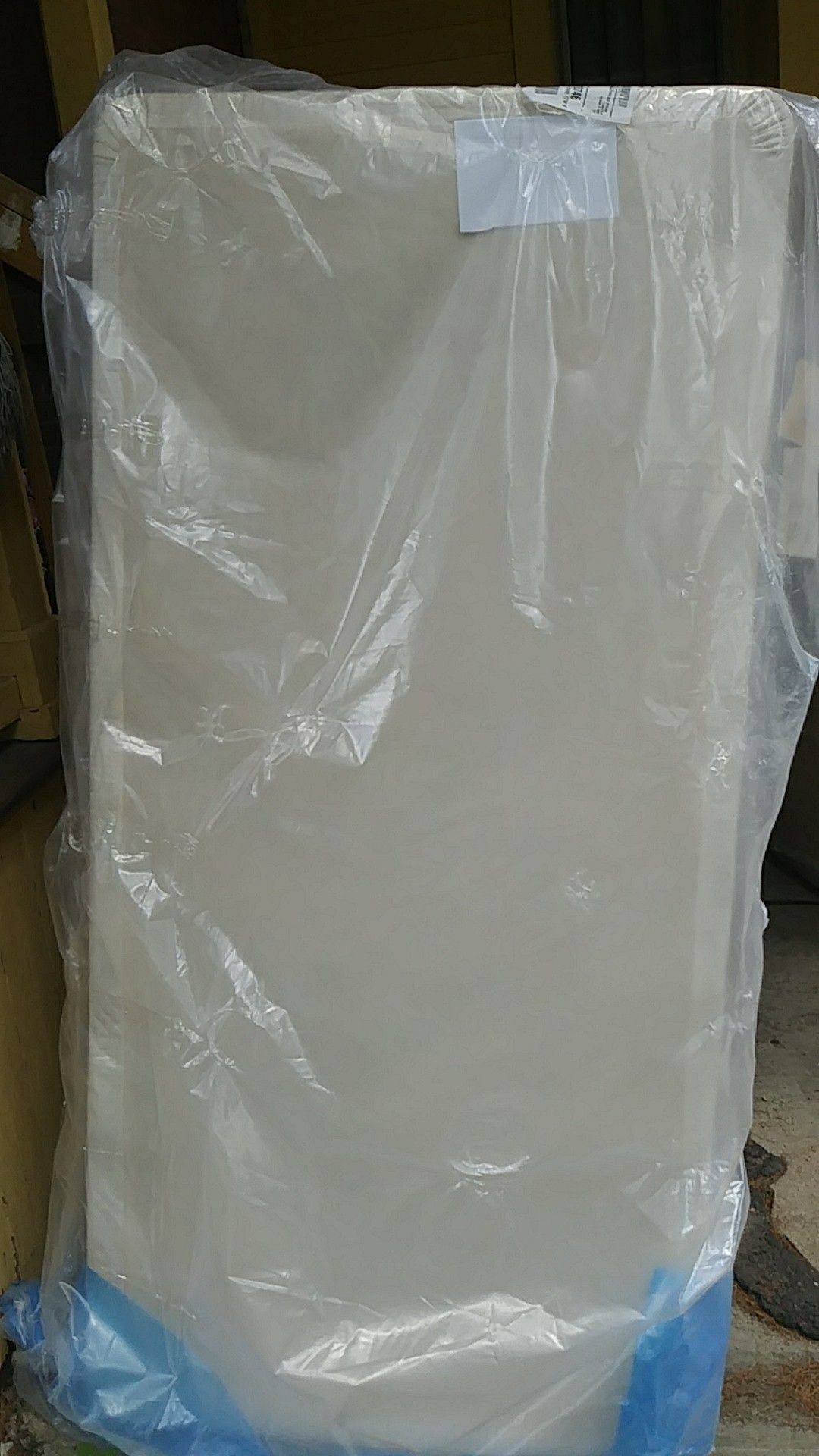Mattress n boxspring set sleepys hp semi flex,firm.available in king and queen sizes.brand new never used.