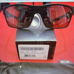 Oakley Two Face Covert