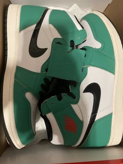 jordan 1 lucky green sz 11.5 wmns sz 10 on men  9.5/10 condition  $230