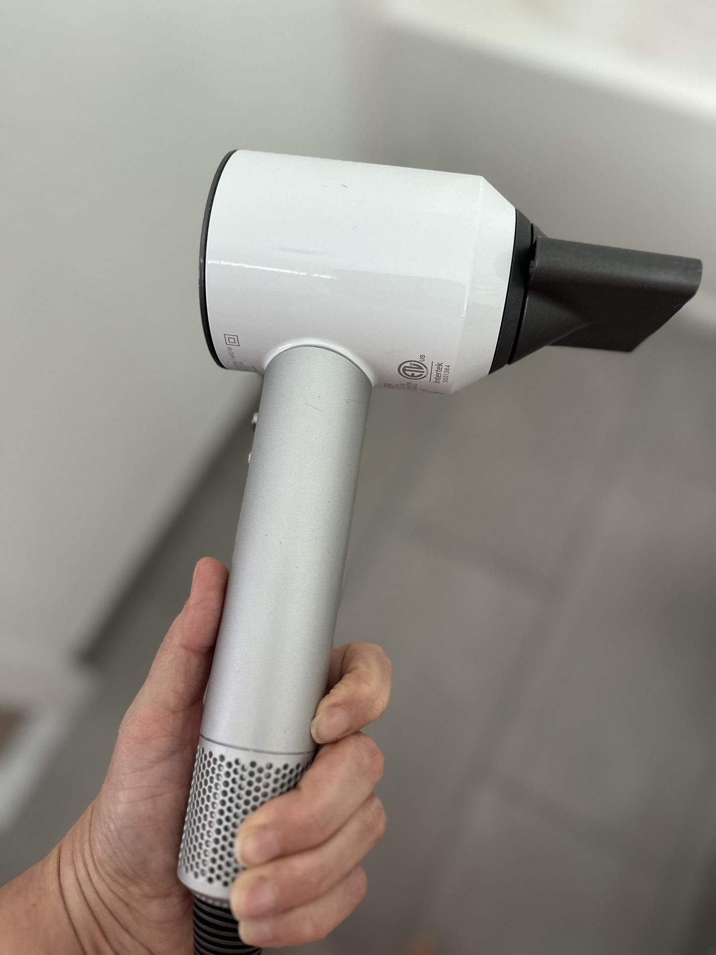 Dyson Supersonic Hair Dryer - White/Silver - Dec 2021. 5 month warranty left.
