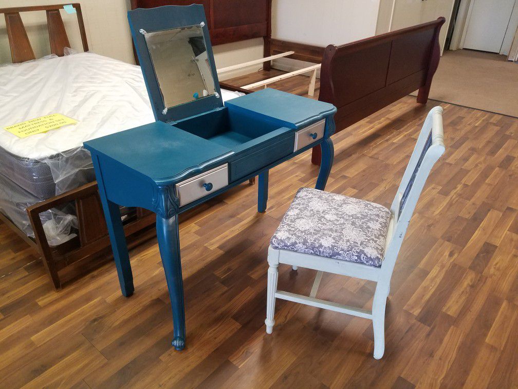 Vanity desk with chair $125 for set