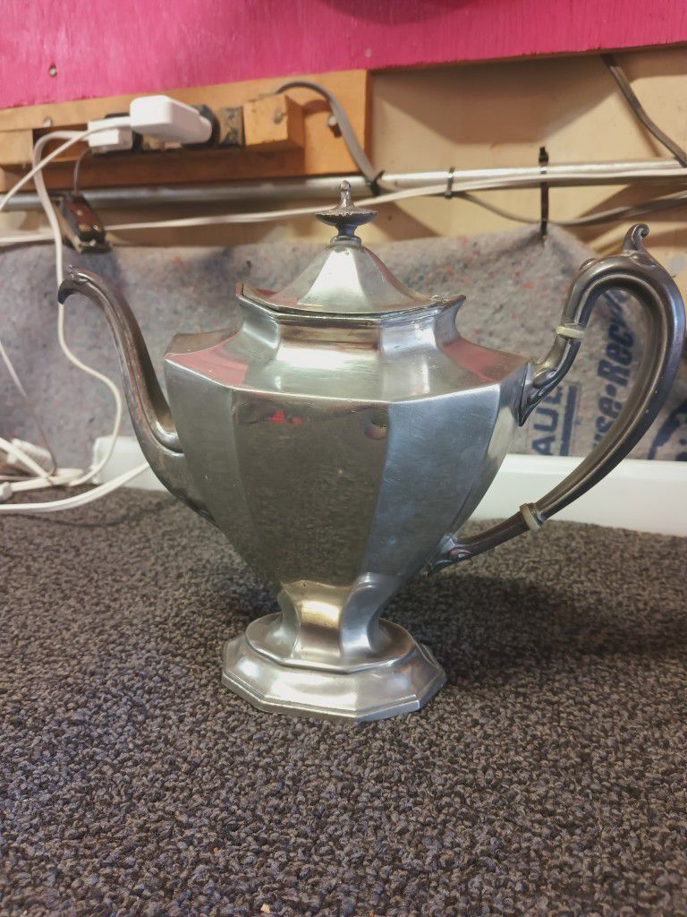 Antique Reed & Barton silverplated Tea Pot