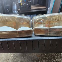 99-02 Chevrolet Headlights