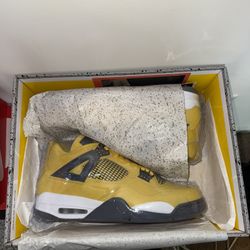 AIR JORDAN RETRO 4s LIGHTNING 
