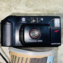 Vintage Minolta Freedom 200 AF Point & Shoot Camera 35mm Film W/ Strap Tested