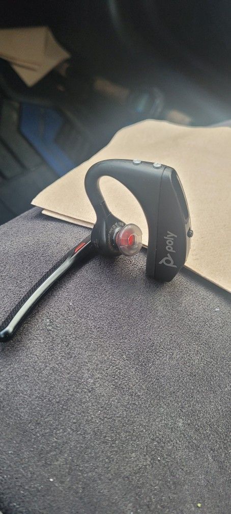 Poly noise canceling Bluetooth headset.