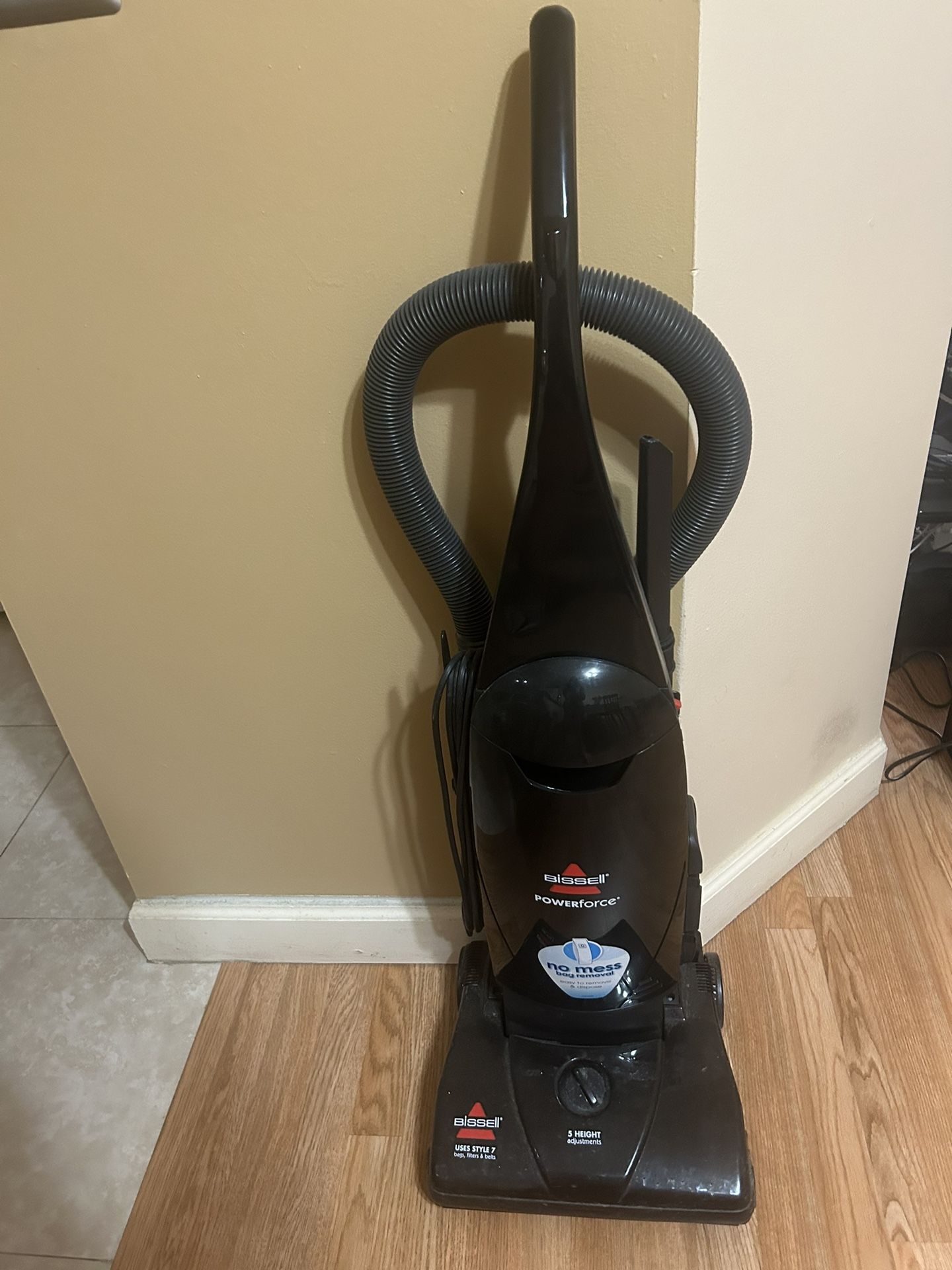 Bissel Powerforce Vacuum Cleaner 