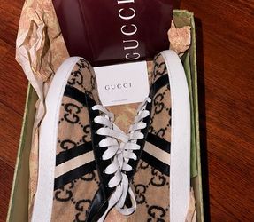 Gucci Logo Shoes Brand new with box
