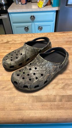 Size 13 real tree camo Crocs shoes