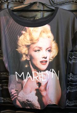 Women’s small Marilyn Monroe shirt