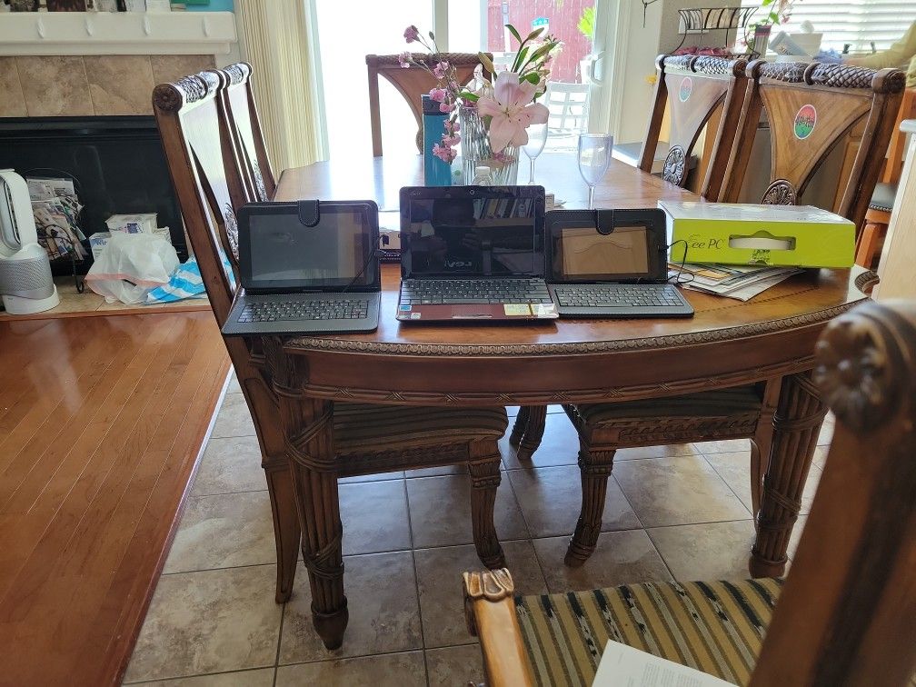 Eee PC with 2 Touch Screen Tablets