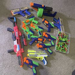 Massive Dart Zone / XSHOT / Nerf Blaster Arsenal – 13 Blasters + Ammo Bin