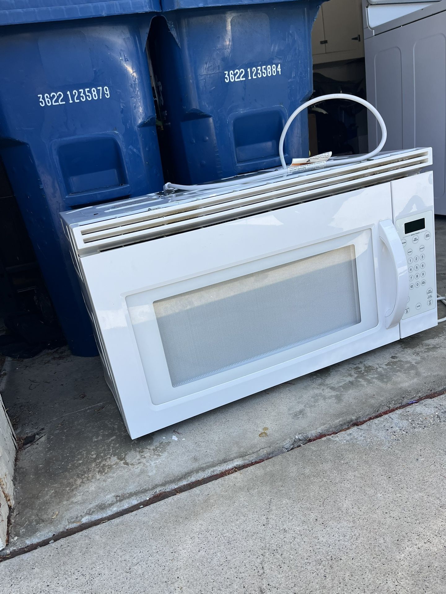 Working And Clean Microwave