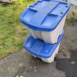 Set Of Suncast 18 Quart Storage Stackable Containers