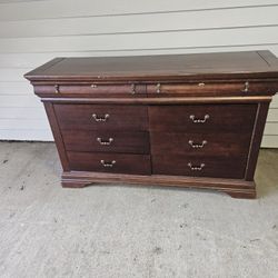 Free Dresser