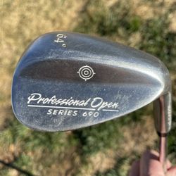 Professional Open Series 690 Wedge 64°