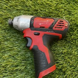 Milwaukee M12 Impact 