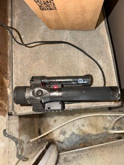 Streamlight stinger flashlight w/ piggyback charger