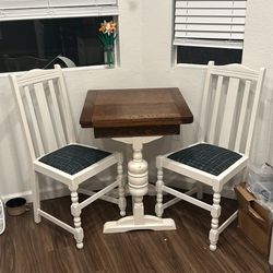Expanding Kitchen/ Dining Table With Chairs 