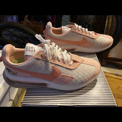 Nike Sun Club Shoes, Brand New  Size 8.5 