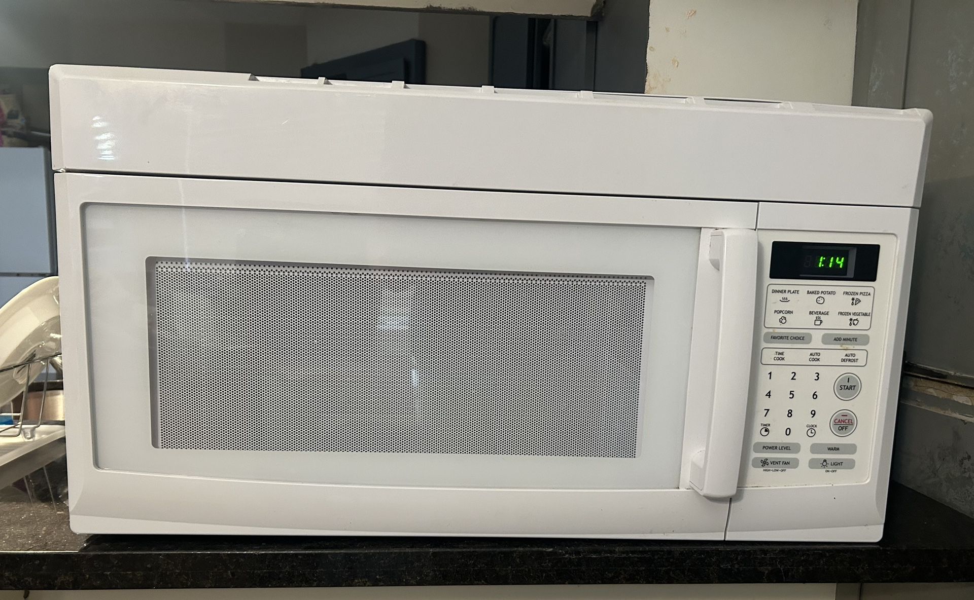 Magic Chef Above  Stove Microwave With Bracket